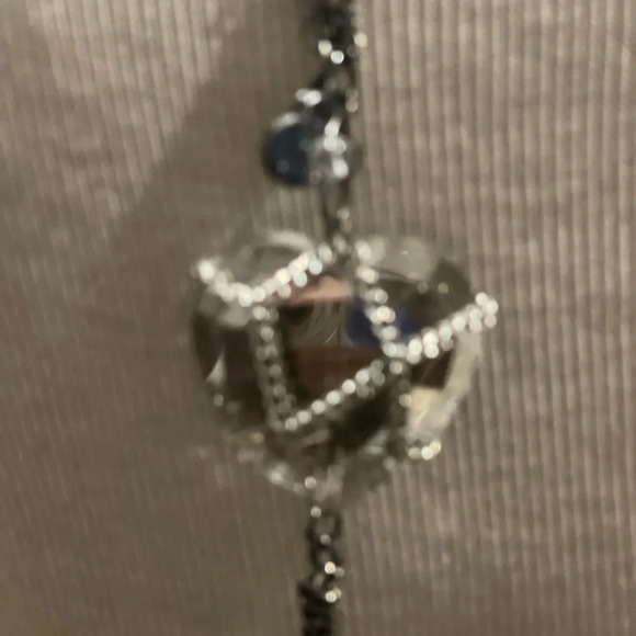 PUFF HEART STATEMENT GLASS CHAINED TRIPLE NECKLACE WITH TASSEL WITH TASSLE - Picture 4 of 5